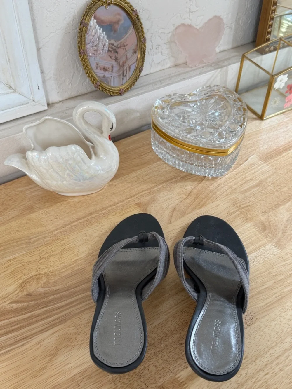 Vintage Y2K Gray Slip On Thong Kitten Heel Sandals Pumps Size 8 #Summer
#Y2K - Picture 4 of 14